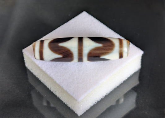 Antique Double Tiger Tooth Dzi Bead